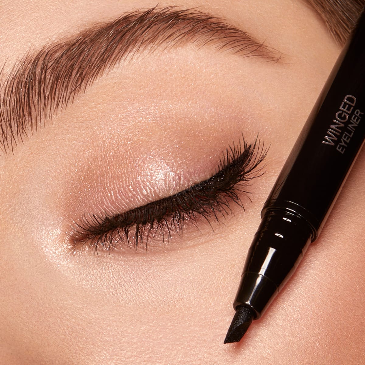 Long-lasting and water-resistant eyeliner - Winged Eyeliner - KIKO MILANO